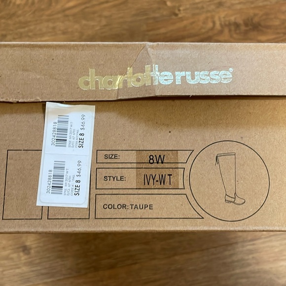 New still in the box -8W boots - Picture 2 of 4